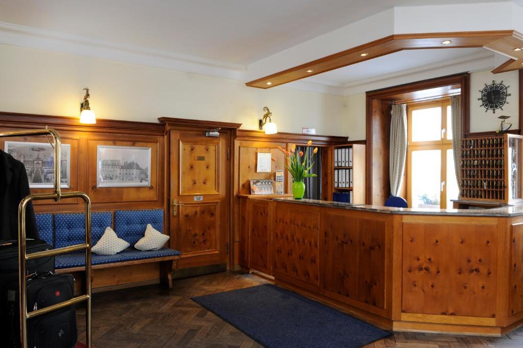 Hotel Blauer Bock Munchen Bagian luar foto
