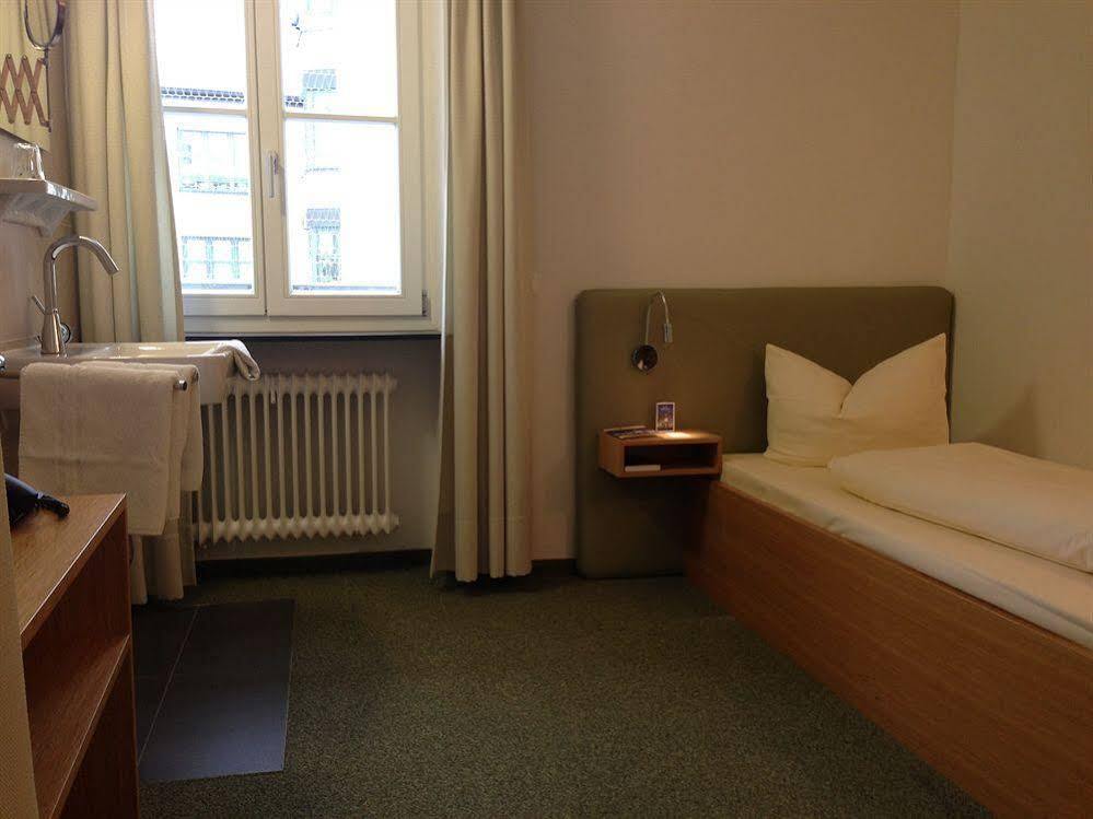 Hotel Blauer Bock Munchen Bagian luar foto